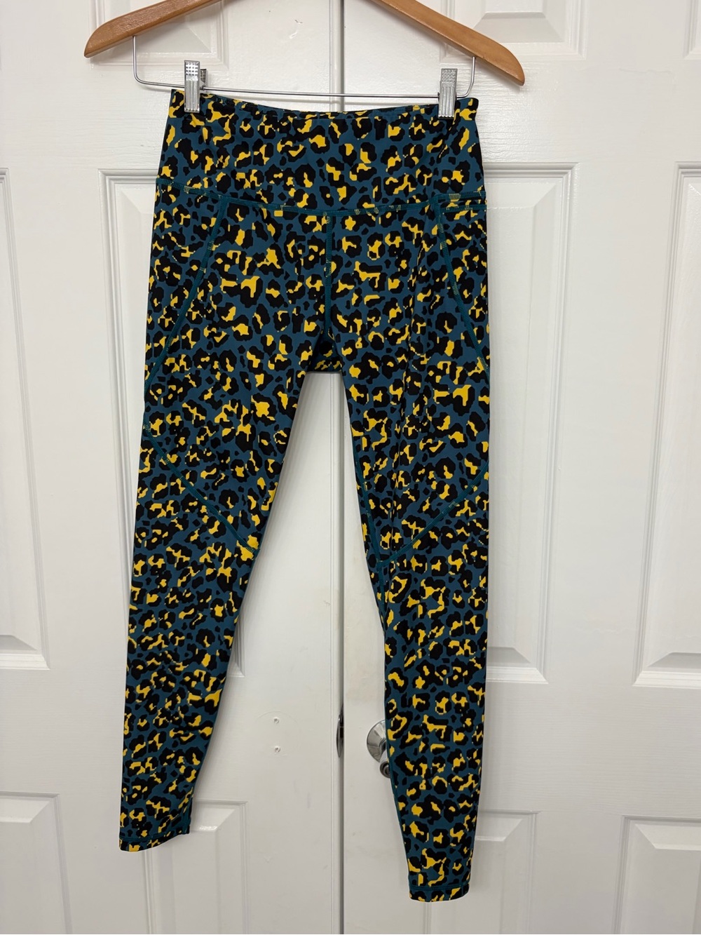 Sweaty Betty Sweaty Betty Power 7/8 Leggings in Teal Yellow Leopard Print•6